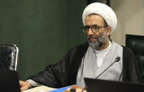 مذاکرات مجلس طبق قانون علنی است و از رادیو و رسانه پخش می‌شود