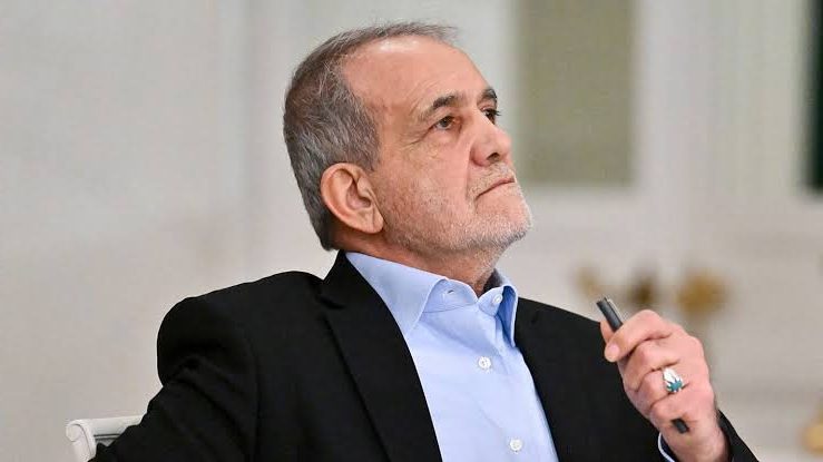 تنها کسانی که در خیابان بودند ایران را نگه نداشتند همه سهیم هستند