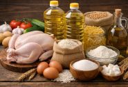 کالاهای اساسی تا پایان سال تامین است