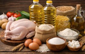 کالاهای اساسی تا پایان سال تامین است