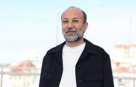 بازگشت اصغر فرهادی به زبان مادری‌اش