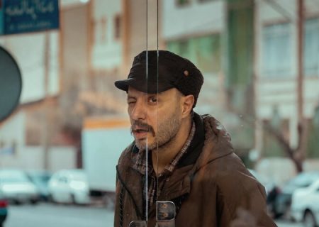 انتشار تصویری جواد عزتی در فیلم سینمایی «بورسیه»