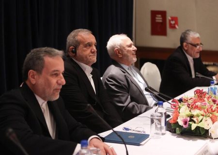 پزشکیان و عراقچی «خودسرانه» با آمریکایی‌ها مذاکره می‌کنند؟