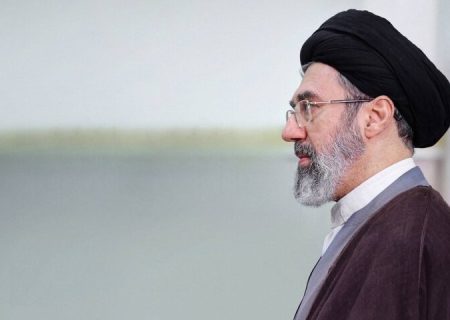  همواره پاسدار هویت ملی و پرچم نظام اسلامی باشید