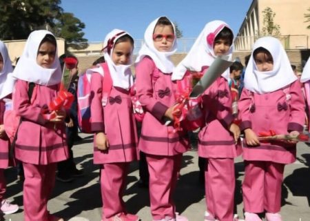 قیمت روپوش دانش‌آموزان و گلایه خانواده‌ها از اجبار مدارس