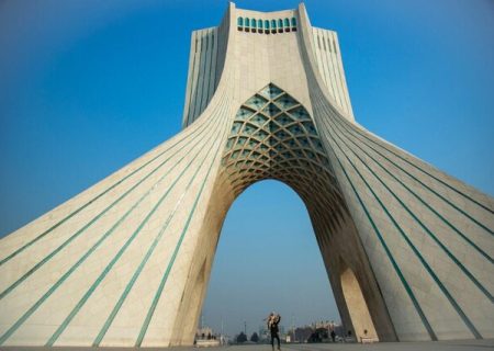 برج آزادی تهران امشب رنگ پرچم مکزیک شد