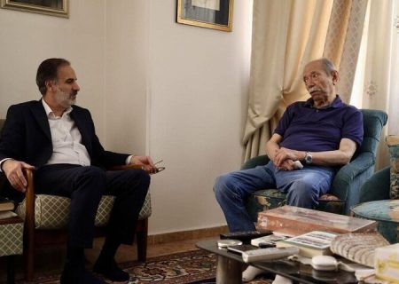 حواستان به جوان‌های عرصه تئاتر باشد