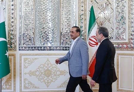 نفت گران شد؛ عاصم منیر به تهران آمد