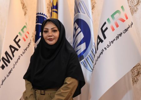 آموزش بانوان متقاضی گواهینامه موتورسیکلت