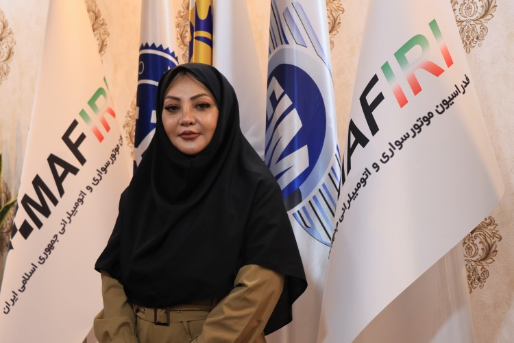 آموزش بانوان متقاضی گواهینامه موتورسیکلت